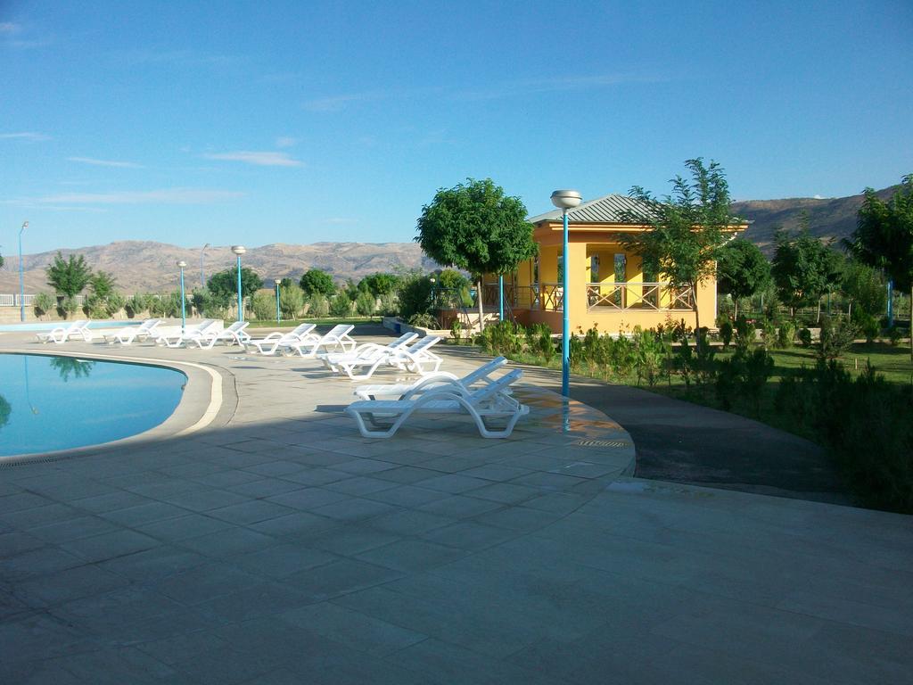 Bato Thermal Hotel بطمان المظهر الخارجي الصورة