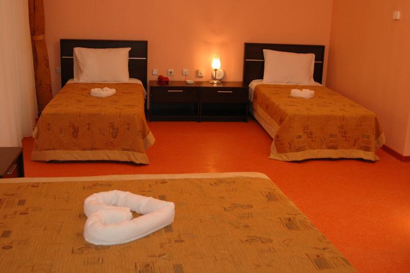 Bato Thermal Hotel بطمان المظهر الخارجي الصورة