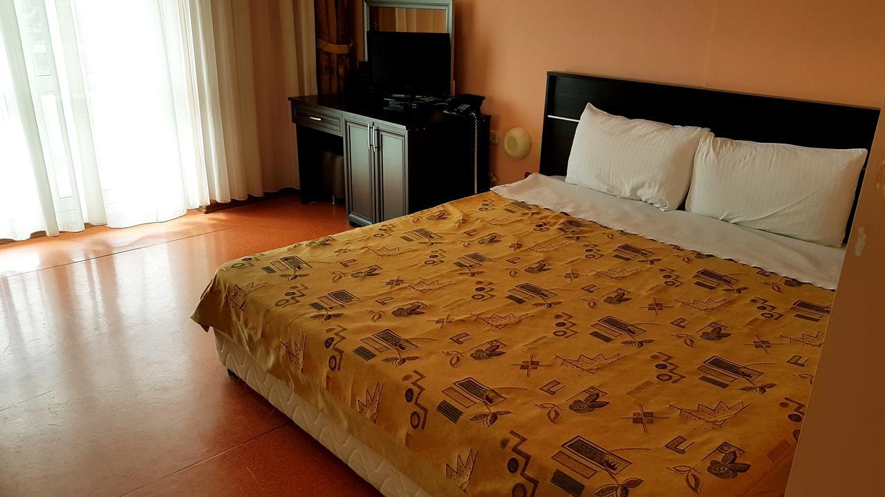 Bato Thermal Hotel بطمان المظهر الخارجي الصورة